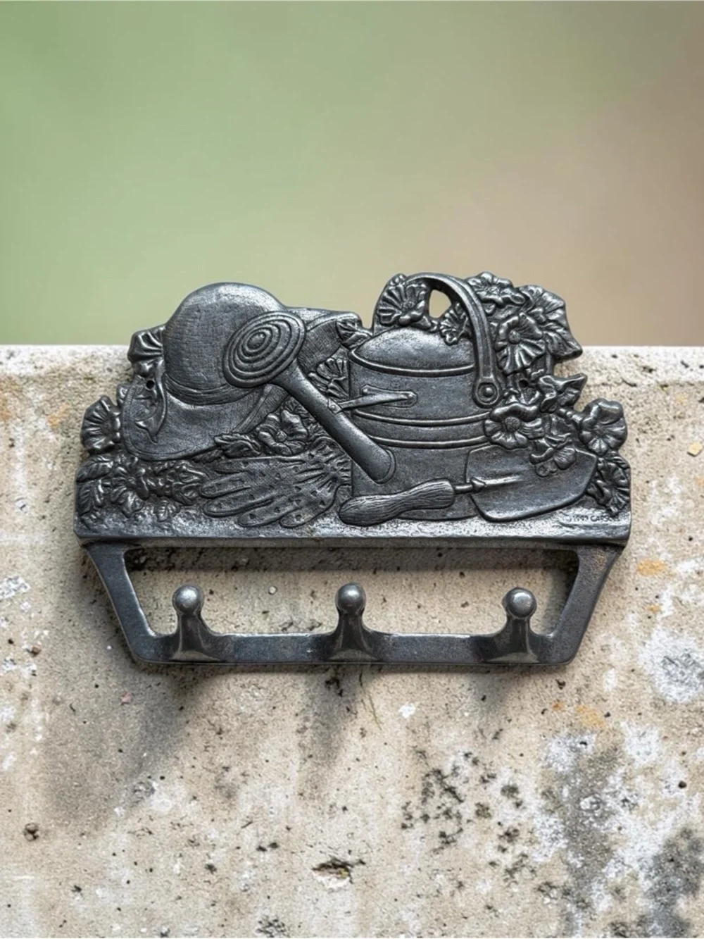 🫶🏻 Decorative Garden-Themed Wall Hook Rack in Metallic Gray Pewter